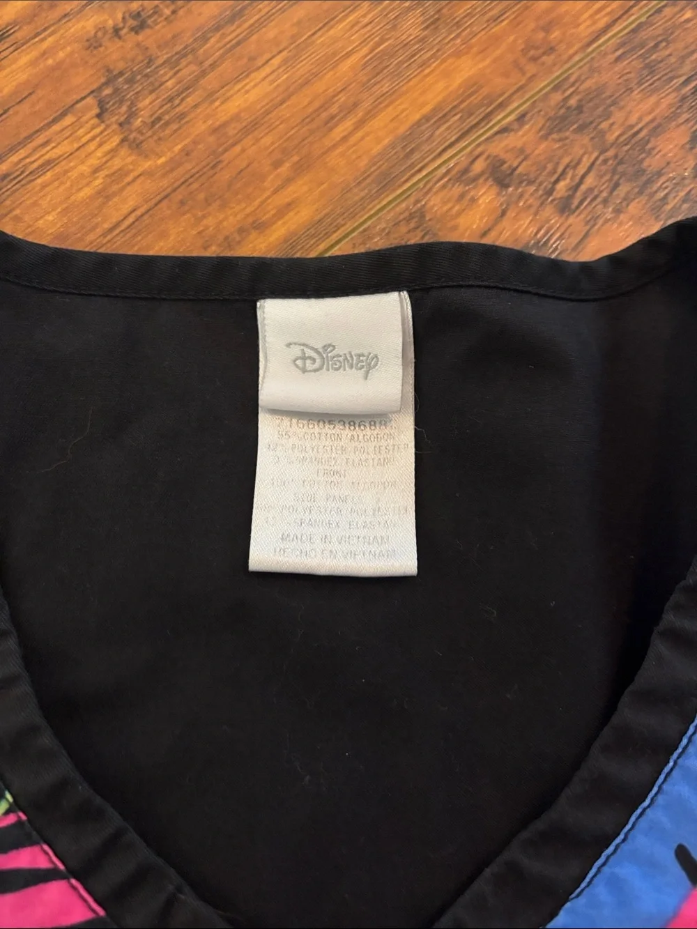 Disney Bundle lot of 2 scrub top both size M no flaws lion king little mermaid - Picture 8 of 9